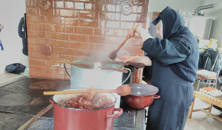 5 rețete de post de la Mănăstirea Prislop. Măicuțele de acolo sunt adevărate bucătărese