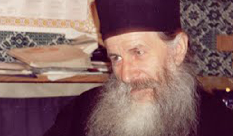 Părintele Ioanichie Bălan: „Când te scoli şi când te culci, să te rogi aşa, de trei ori”